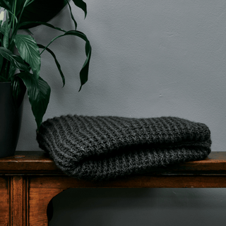 HANDMADE CHARCOAL CHUNKY KNIT THROW